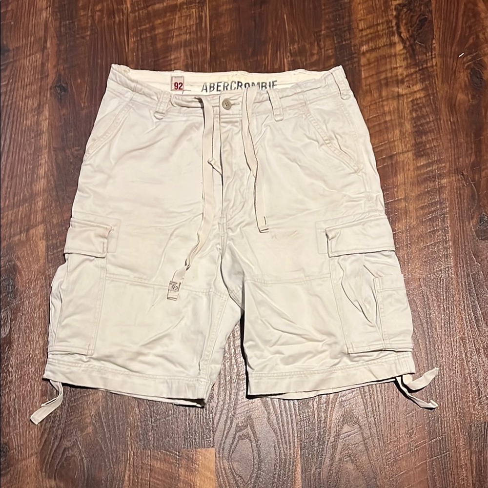 Abercrombie & Fitch Men's Cream Cargo Shorts